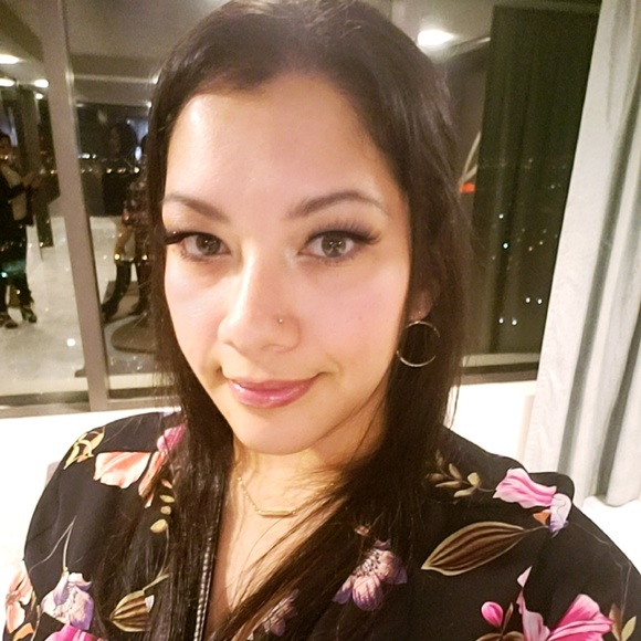 Meet your Posher, Aleida - Picture 1 of 1